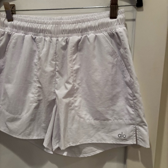 ALO Yoga Alumni White Shorts 3" Inseam Pockets Drawstring Women's Size Small - Picture 3 of 12